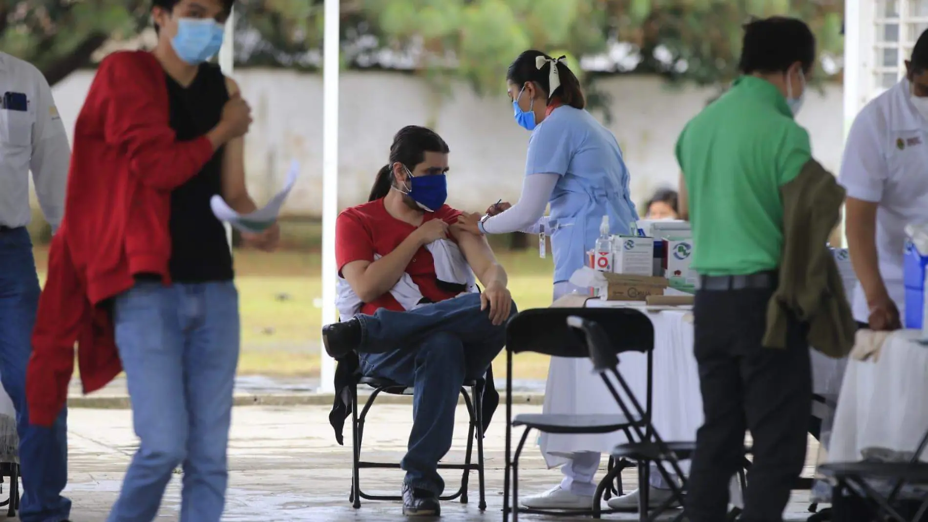 jovenes se vacunan